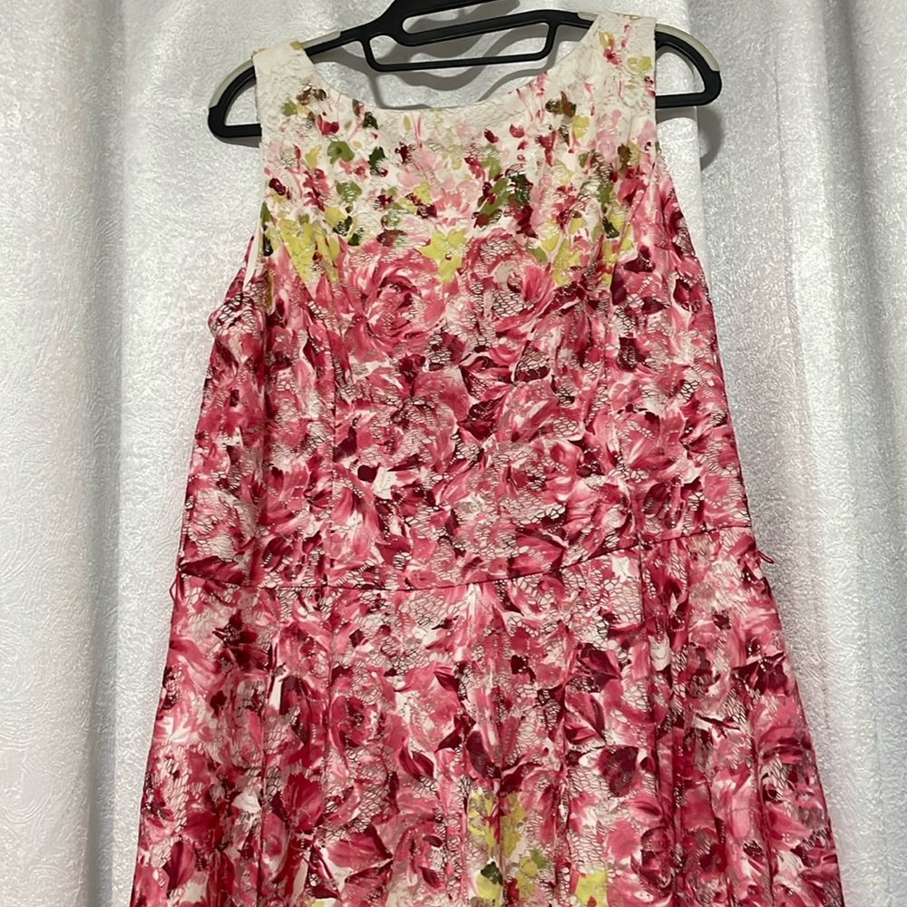 FLORAL LACE DRESS